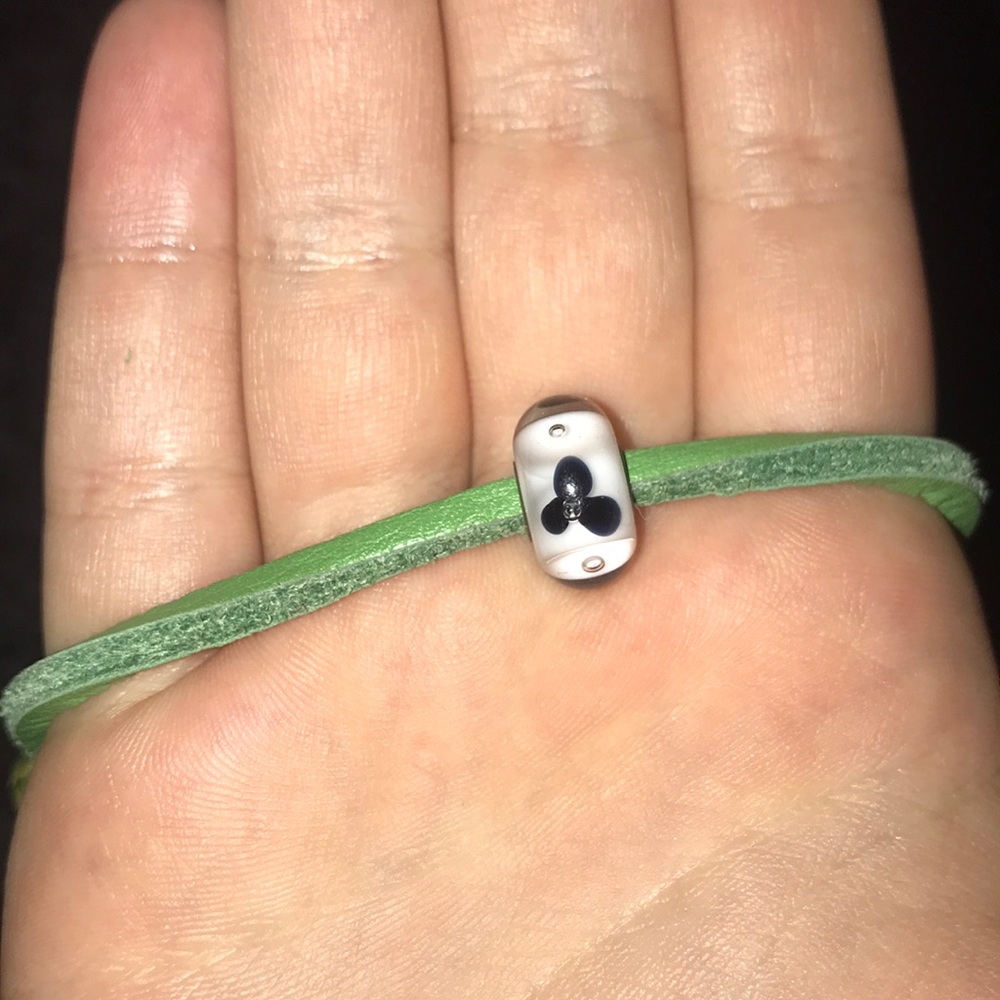 Flower trollbead